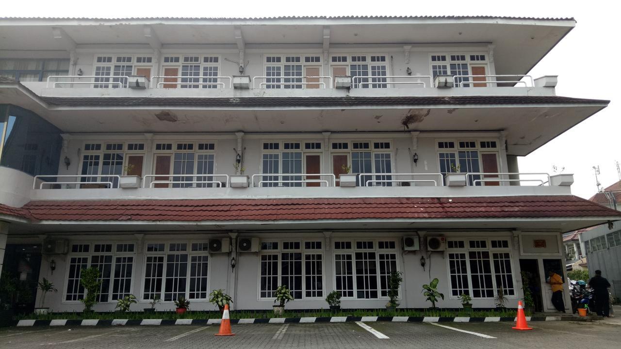 Hotel Mirah Sartika Bogor Exterior photo